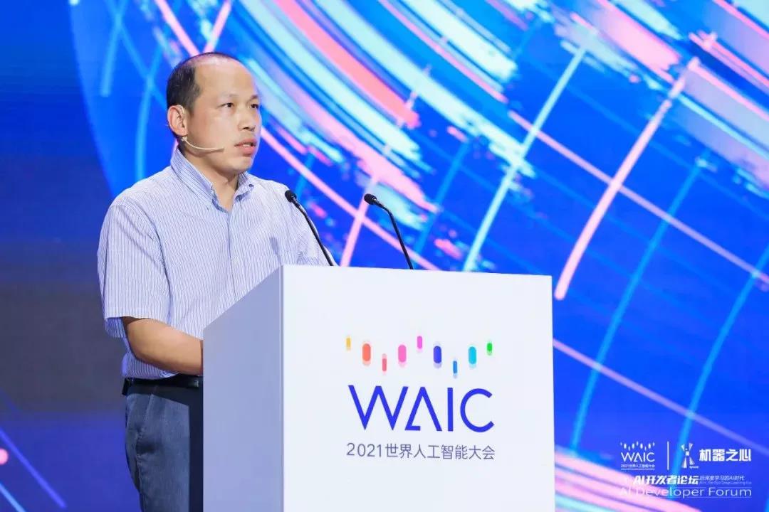 机器之心|WAIC 2021 | 304am永利集团副总裁肖嵘：创「芯」时代 打造自进化城市智能体